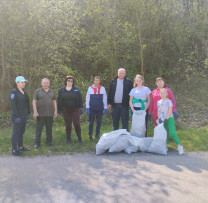 Inspectorii de mediu, angajații Ocolului Silvic Otaci și comunitatea din Ocnița au colaborat pentru a salubriza trupurile de pădure
