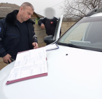 INSPECTORII DE MEDIU DIN TELENEȘTI AU INTERCEPTAT UN CAMION CU SUBSTANȚE MINERALE SOLIDE