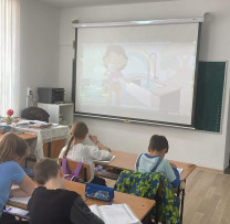 Inspectorii de mediu din Strășeni organizează ore ecologice în cadrul programului "Luna Pădurii" la Liceul "Nestor Vornicescu" din Lozova