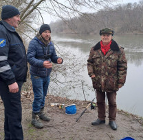Acțiune de monitorizare a pescuitului sportiv pe râul Nistru, desfășurată de Inspectorii de Mediu din Ștefan Vodă și voluntari